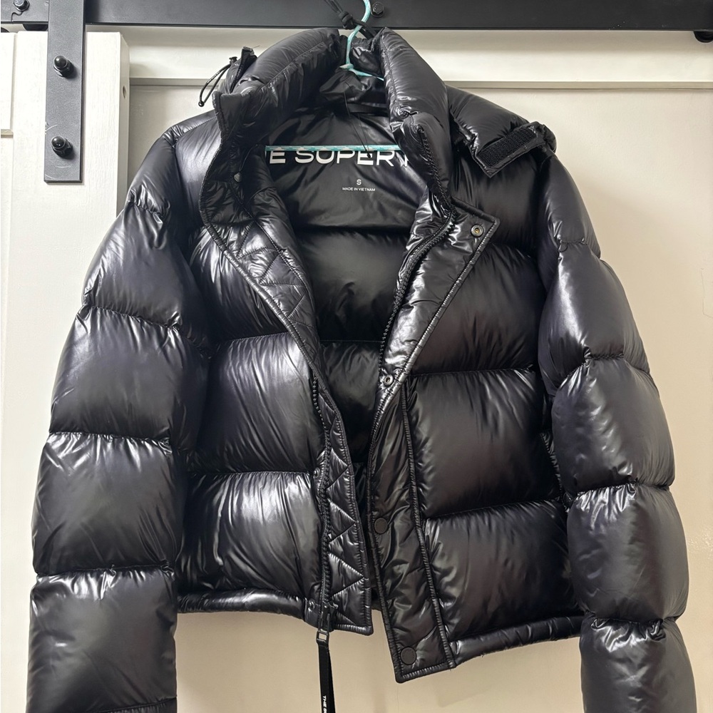 EUC Aritzia SuperPuff Size Small black Shortie. Probably only worn 20 times.